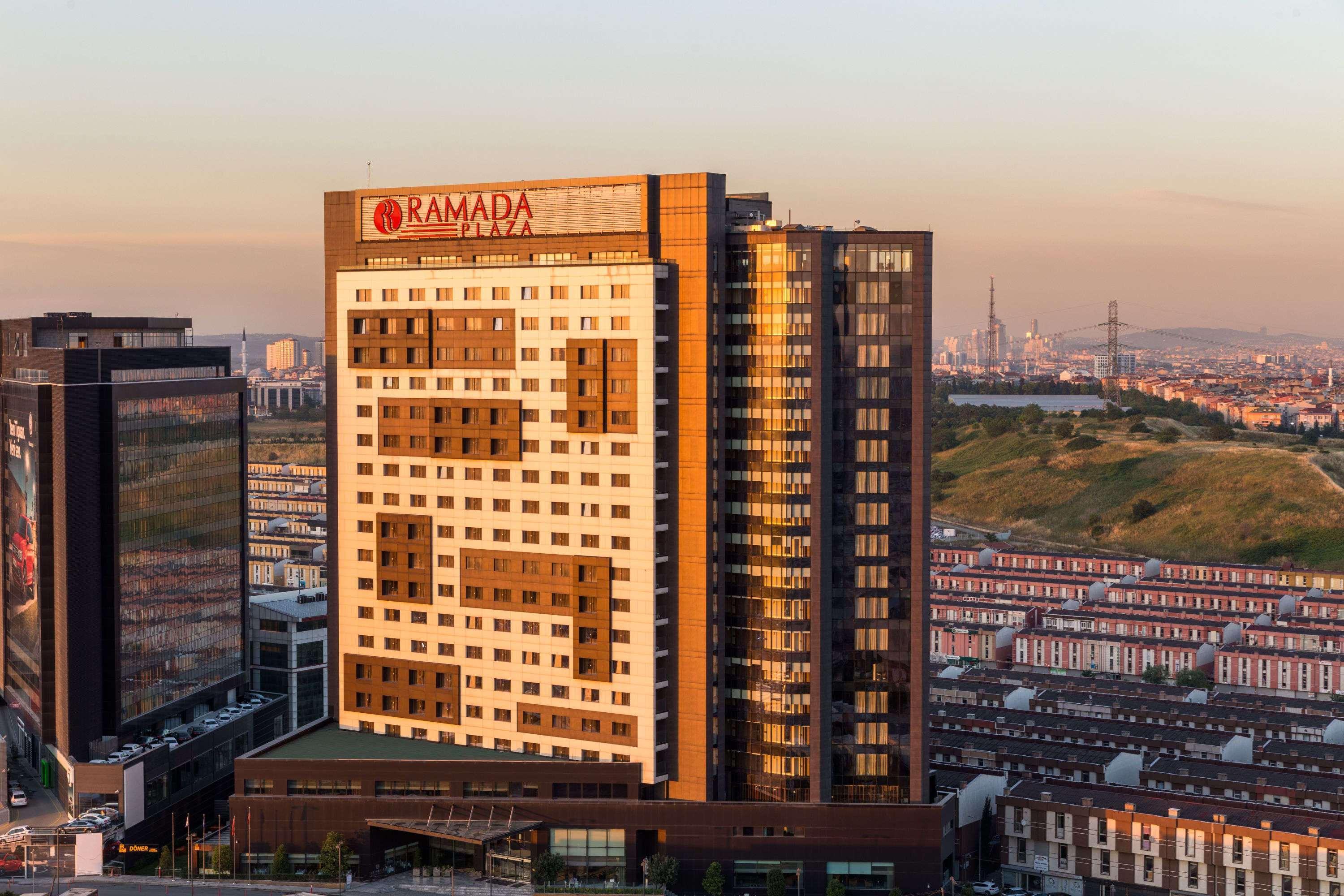 Ramada Plaza By Wyndham Istanbul Tekstilkent Hotel Exterior foto