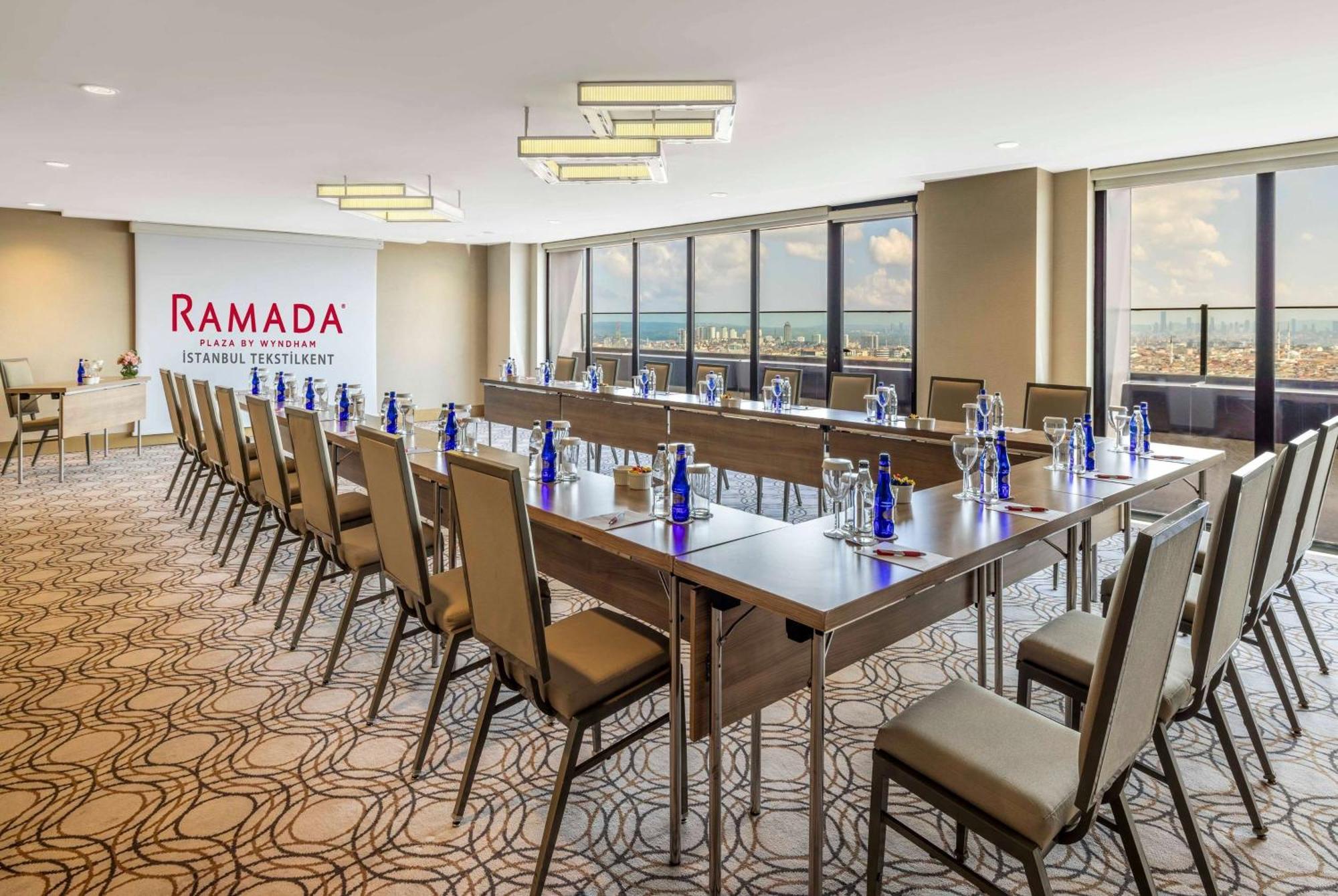 Ramada Plaza By Wyndham Istanbul Tekstilkent Hotel Exterior foto